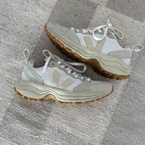 Veja Venturi sneakers size 39 / US 8
